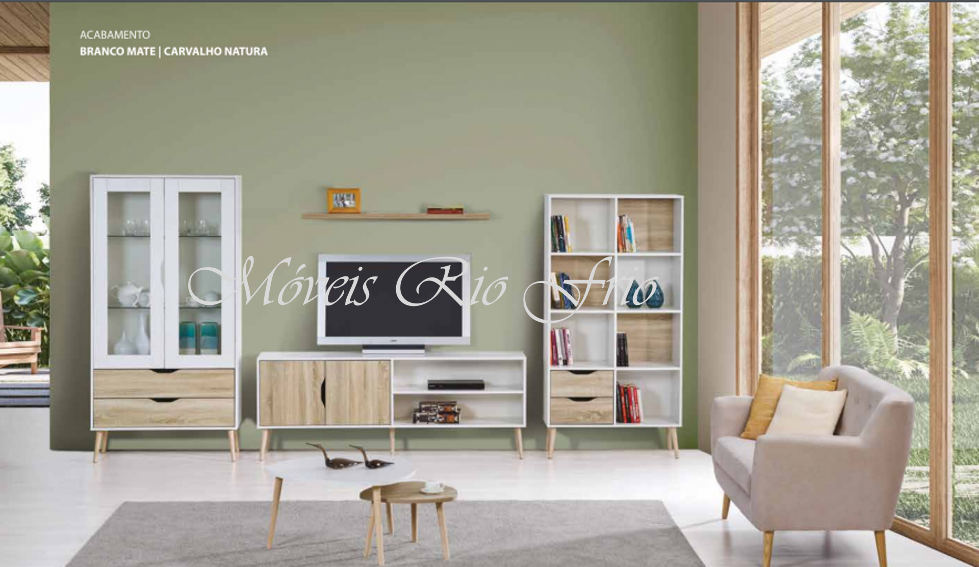 Conjunto de móveis de sala de estar branco mate e carvalho natura com armários, estante para TV e sofás numa sala iluminada