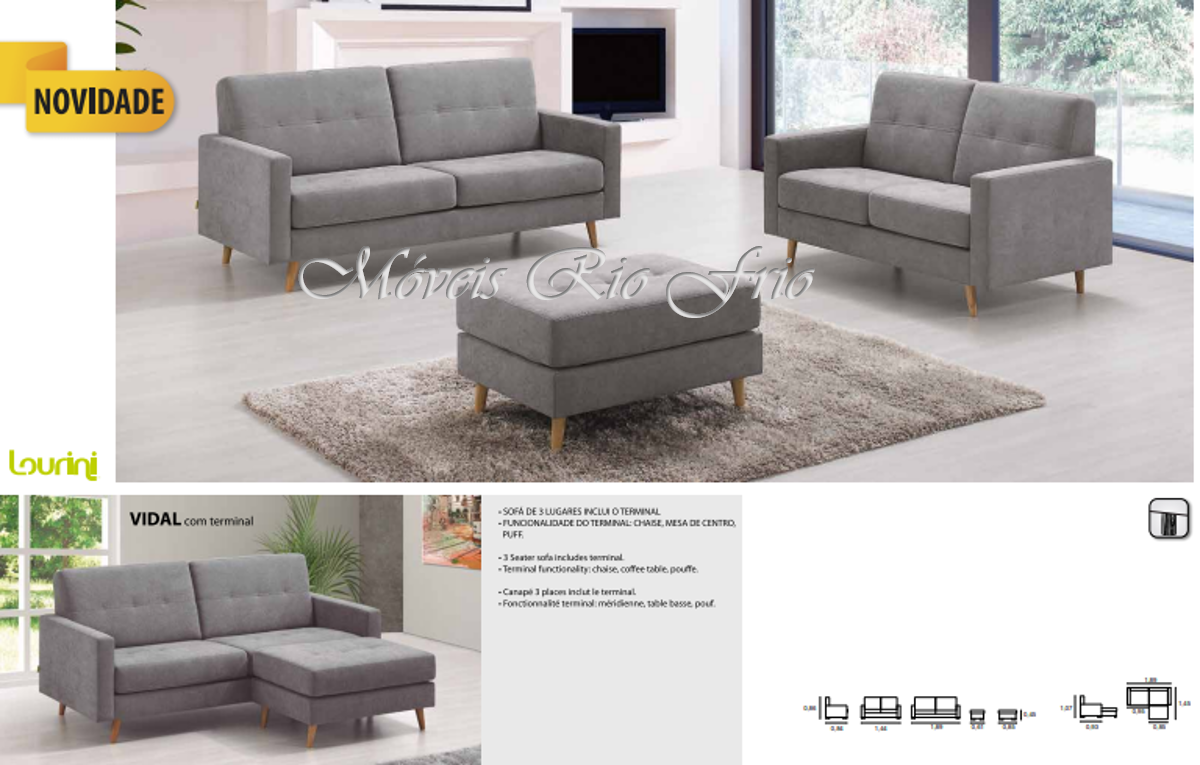 Conjunto de sala com dois sofás cinzentos e um pufe, textura lisa, pés de madeira