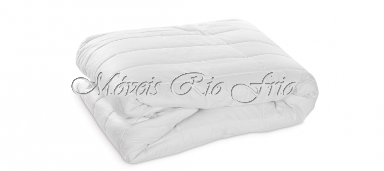 Edredão branco acolchoado com padrão de quadrados