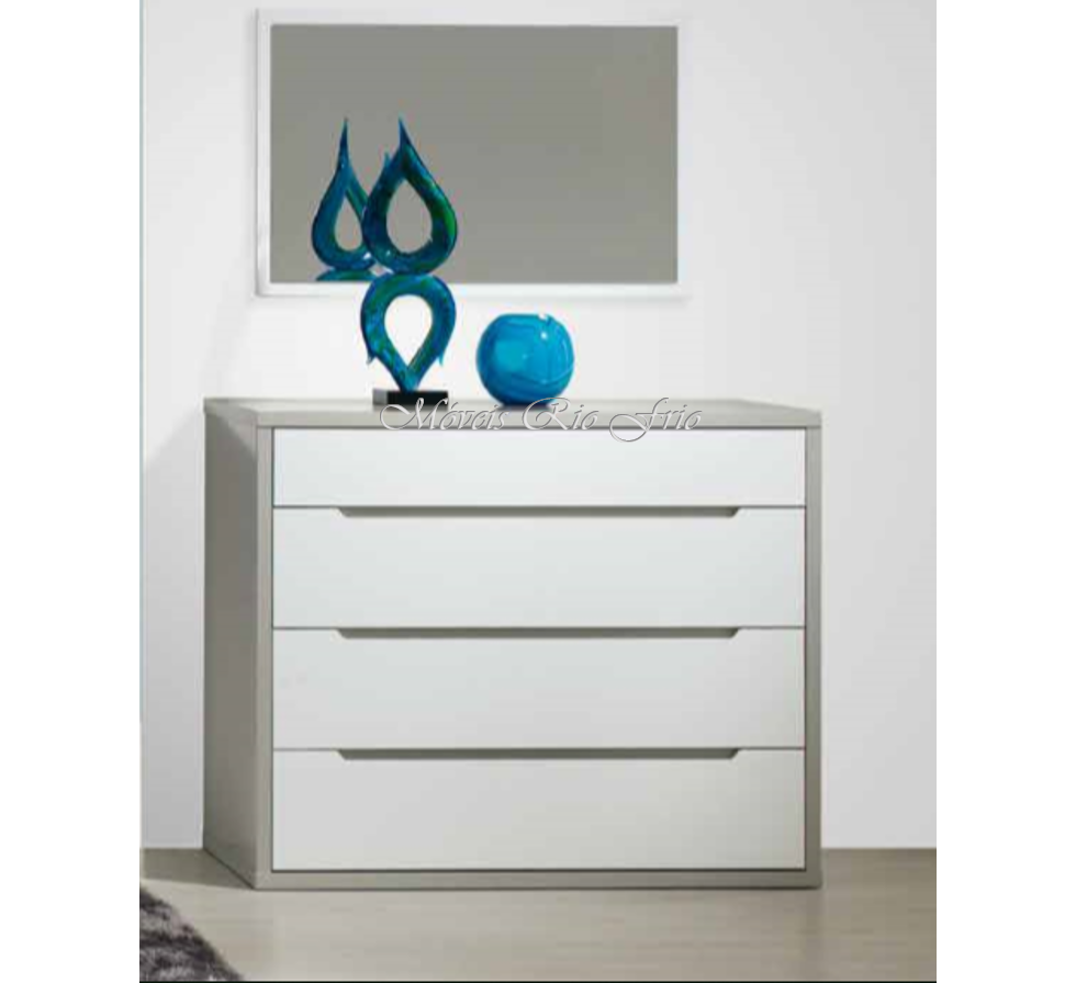 Cómoda branca com gavetas e decorativos azuis com espelho