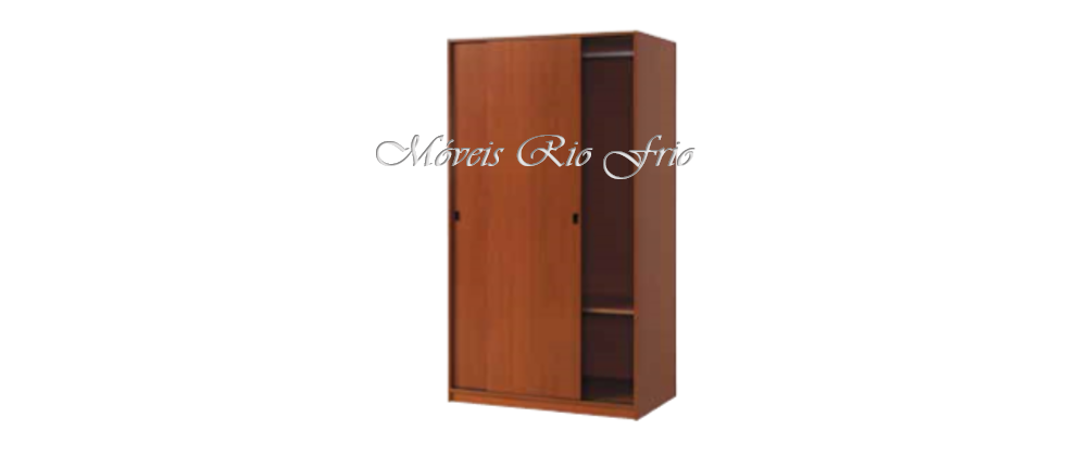 Roupeiro de madeira castanha com duas portas e prateleiras