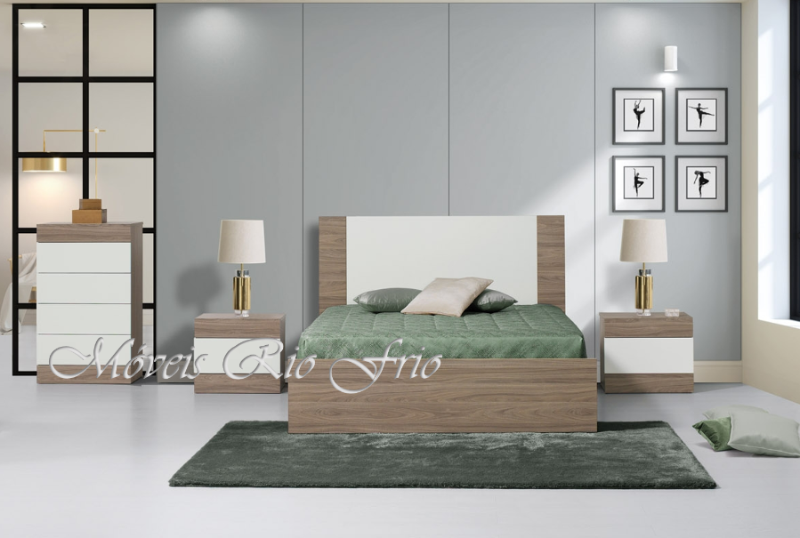 Quarto moderno com cama de madeira e branco, roupa de cama verde, candeeiros, mesas-de-cabeceira e cómoda alta.