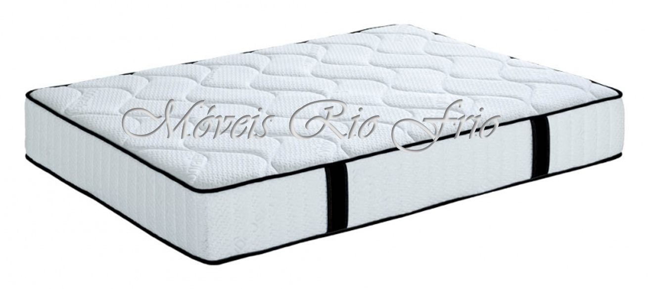 Colchão branco acolchoado com bordas pretas e alças laterais pretas