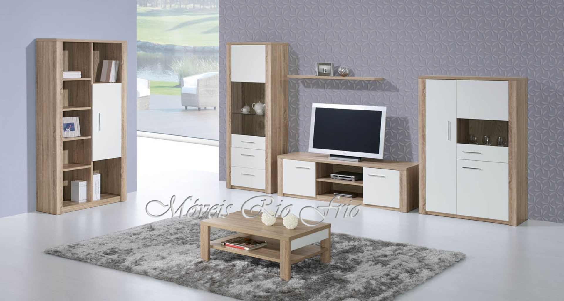 Conjunto de móveis de sala em madeira clara e branco com tapete cinza