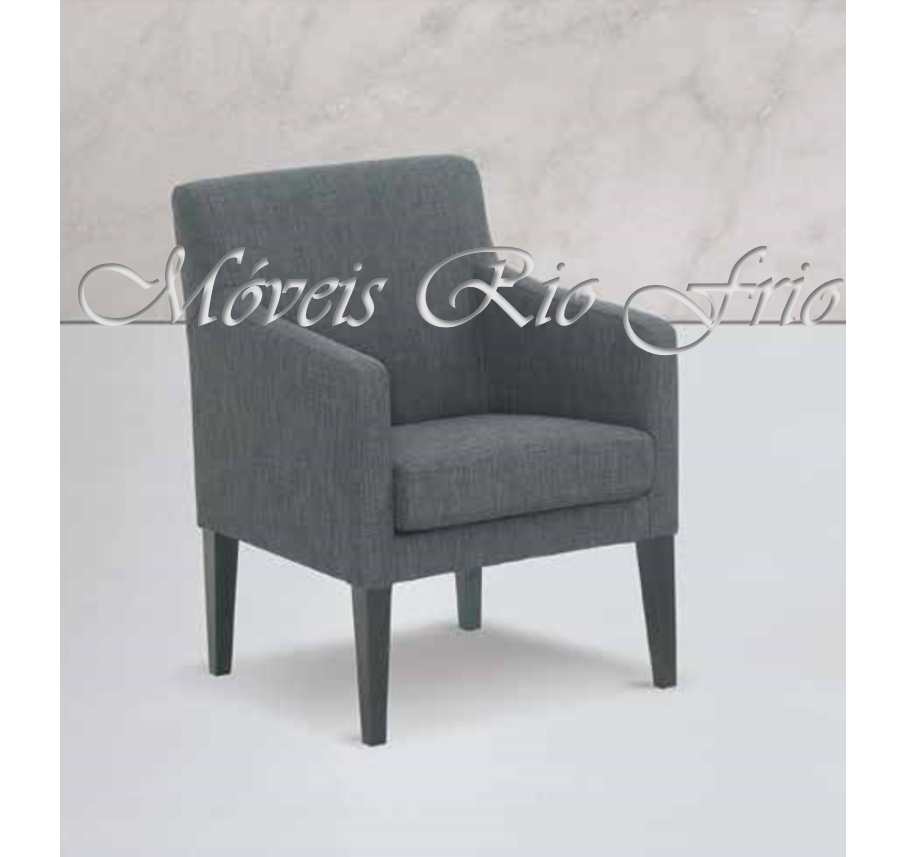 Poltrona cinzenta escura com pernas pretas