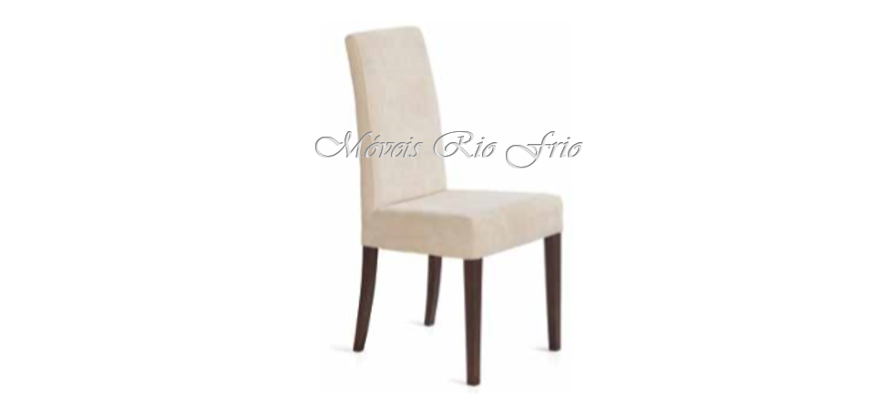 Cadeira de sala estofada bege com pernas de madeira escura