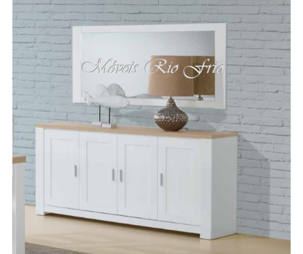 Móvel branco com tampo em madeira, espelho e lâmpada decorativa numa parede de tijolos cinza