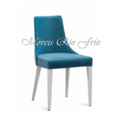 Cadeira azul turquesa com pernas brancas em fundo branco