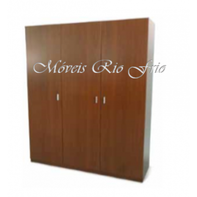 Armário de madeira castanha com três portas e puxadores brancos