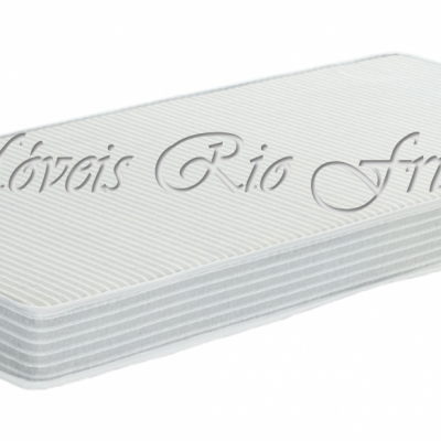 Colchão branco com padrão de ondas e laterais cinza claro