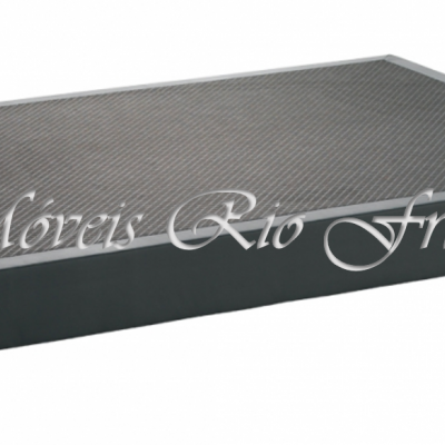 Plataforma de cama preta com tampo cinza texturizado e pernas metálicas prateadas