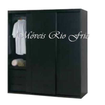 Roupeiro preto de três portas com camisa branca pendurada e texto Móveis Rio Frio