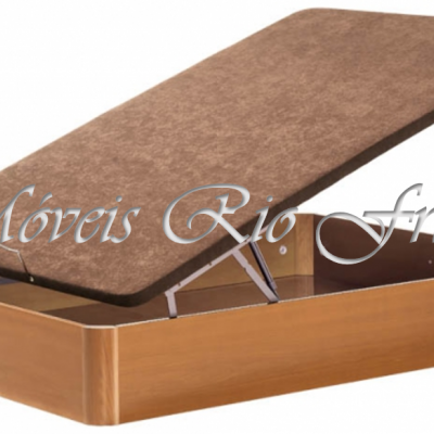 Caixa de arrumação de madeira com tampo estofado castanho aberta