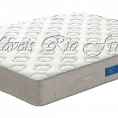 Colchão branco acolchoado com laterais bege e etiqueta azul