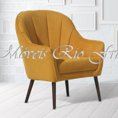 Poltrona amarelo mostarda estofada com pernas de madeira escura