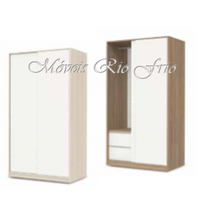 Dois roupeiros de madeira em branco e castanho escuro com portas lisas e gavetas