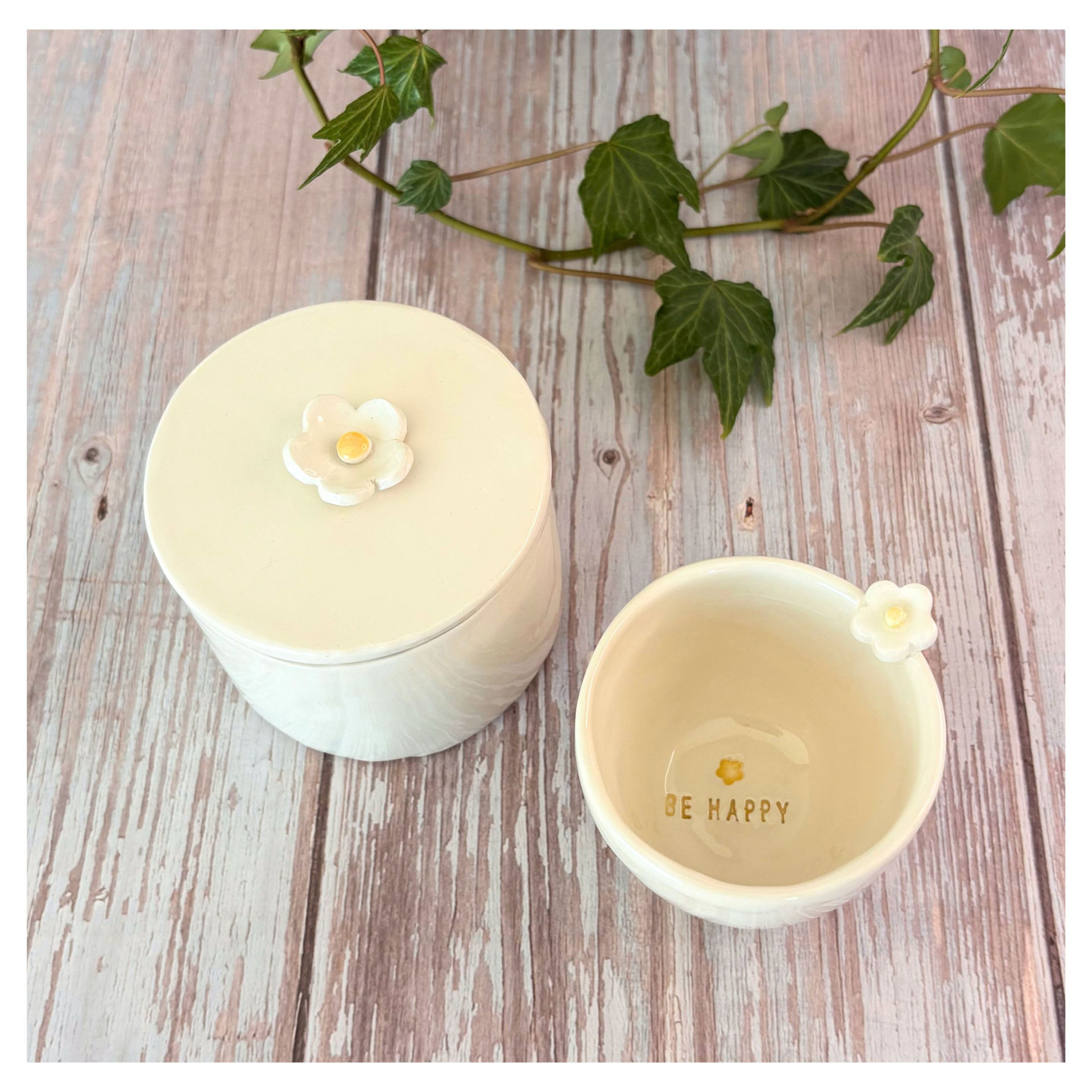 Porta-jóias Personalizado Caneca e caixa de cerâmica branca com decoração de flores
