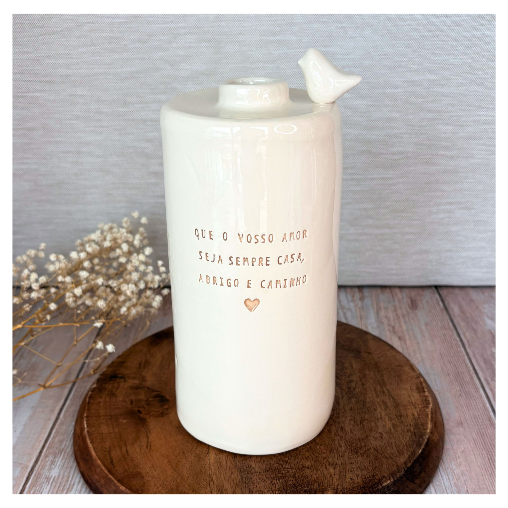 Jarra Grande Personalizada Vaso cerâmico branco com passarinho no topo e texto em dourado