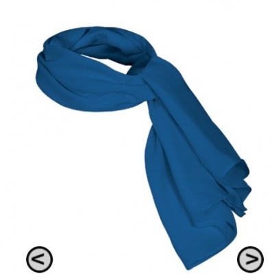 Cachecol azul liso em fundo branco