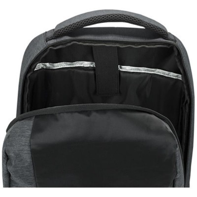 Mochila cinzenta com interior preto e fita prateada, alça superior acolchoada