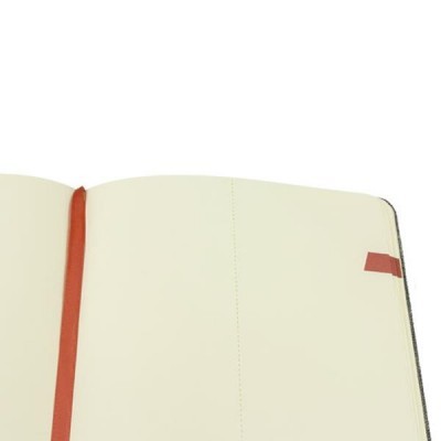 Páginas em branco de caderno com fita marcadora vermelha e aba vermelha