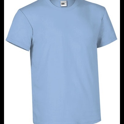 T-shirt azul claro de manga curta com gola redonda e etiqueta na gola