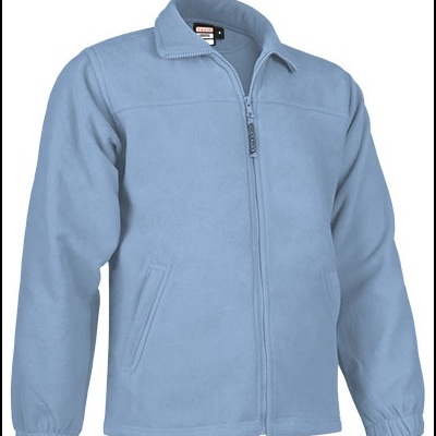 Casaco fleece azul claro com fecho de correr e dois bolsos.