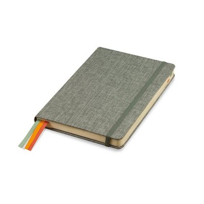 Caderno de capa texturada cinzenta com fitas marcadoras e elástico de fecho