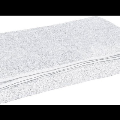 Toalha de banho branca dobrada