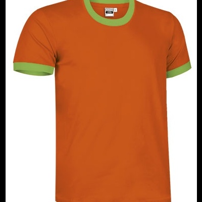 T-shirt laranja com gola e punhos verdes