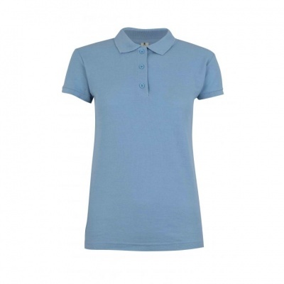 Polo azul claro feminina com gola e três botões
