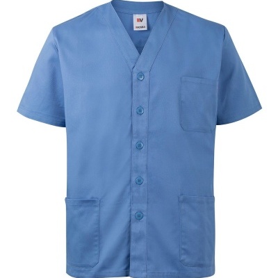 Camisa azul claro de manga curta com botões e três bolsos