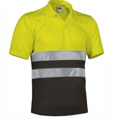 Polo de trabalho amarelo fluorescente com faixas refletoras prateadas e parte inferior preta