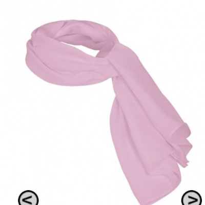 Lenço ou cachecol rosa claro de tecido liso