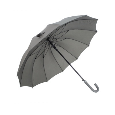 Guarda-chuva cinzento aberto com cabo curvado cinzento
