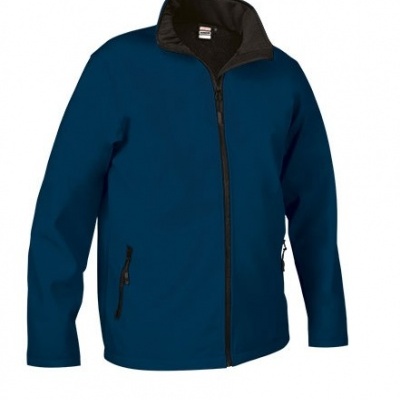 Casaco azul com fecho e gola preta