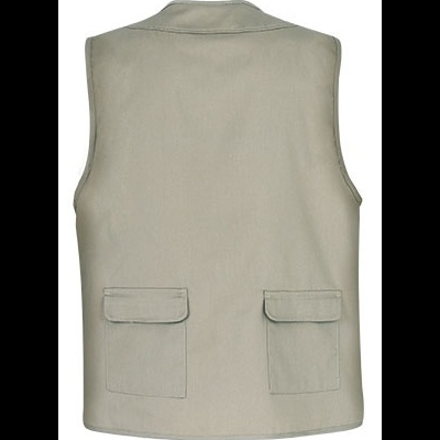 Colete bege claro com duas bolsas frontais e gola pequena