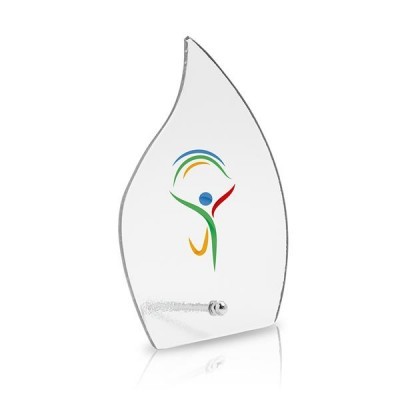 Placa de vidro transparente com símbolo colorido abstrato em chama