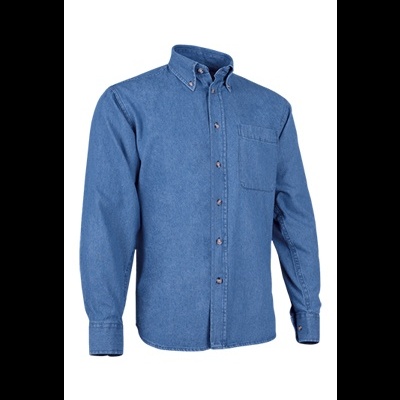 Camisa de homem azul denim de manga comprida com bolso e colarinho de botão