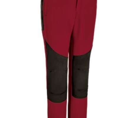 Calças bordeaux com reforço preto nos joelhos e bolso lateral