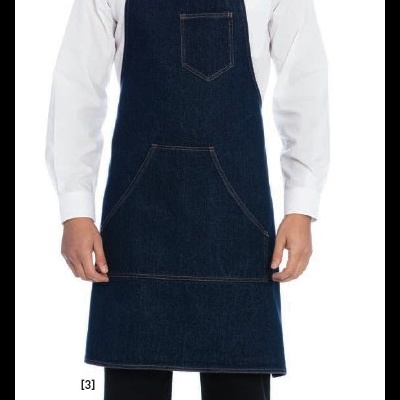 Avental de ganga azul escuro com alças laranja e dois bolsos, usado por homem em fundo branco.