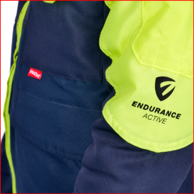Casaco azul escuro com detalhes amarelo fluorescente e etiquetas FlexTor e ENDURANCE ACTIVE