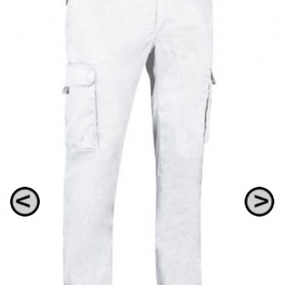 Calças cargo brancas com bolsos laterais