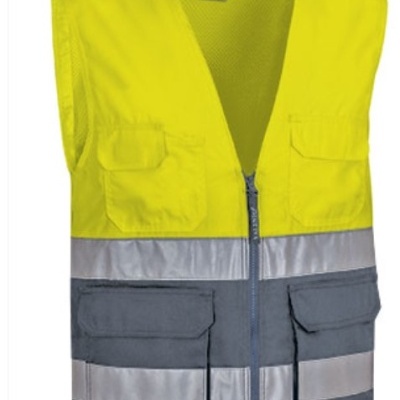 Colete de segurança amarelo e cinza com faixas refletoras e bolsos, fecho de correr.