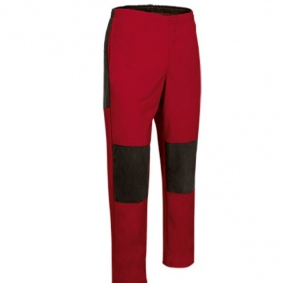 Calças vermelhas com reforço preto nos joelhos e laterais