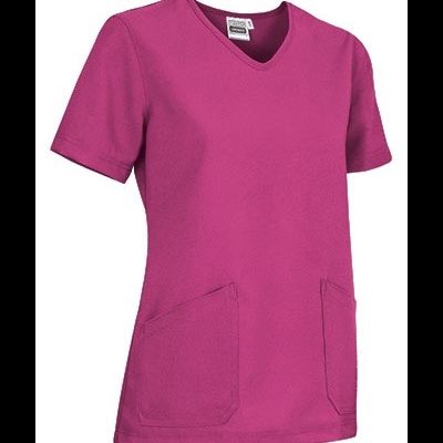 T-shirt rosa manga curta com bolsos frontais e decote em V.