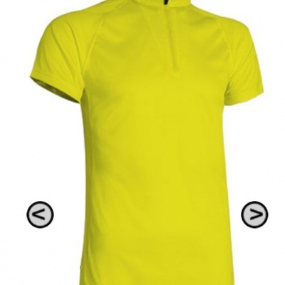 Camisola amarela de manga curta com fecho curto no colarinho