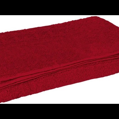 Toalha vermelha dobrada
