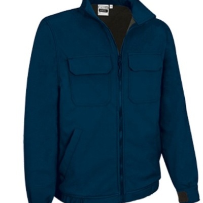 Casaco azul escuro com fecho de correr frontal e bolsos no peito