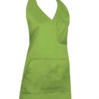 Avental verde com bolsos e alças ao pescoço
